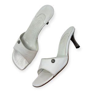 CHANEL White Leather CC Logo Slide Sandals